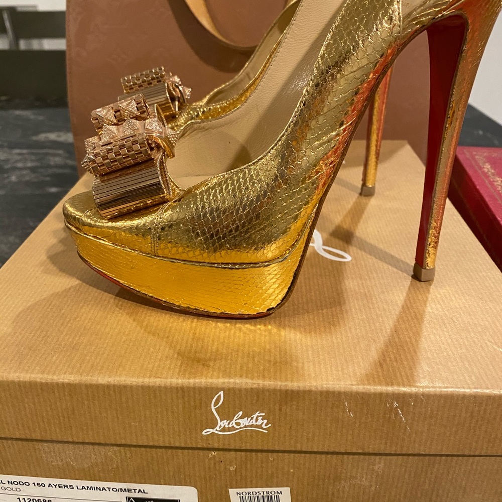 Christian Louboutin metal nodo 37.5